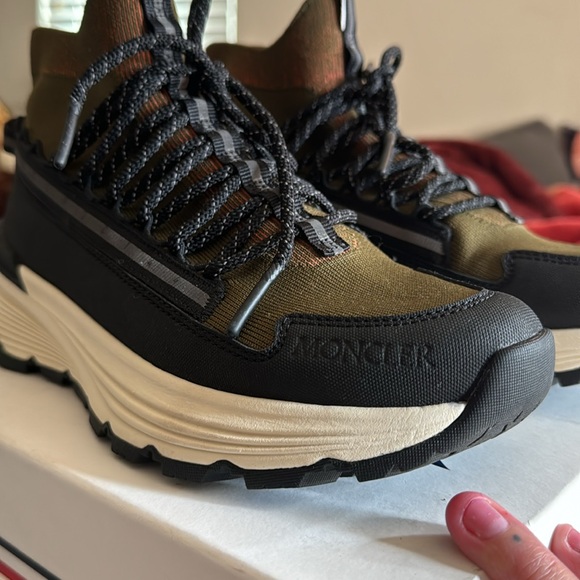 Like new. Size 38.5, but fits small. Better suited for US 7/7.5. - Picture 3 of 7